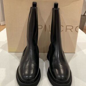 Brand New Never Worn Pilcro Chelsea Boots Size 39 /US 9